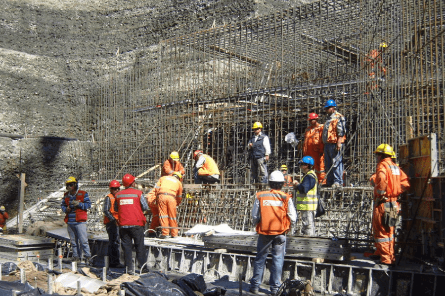 trabajos en la obra gruesa de Rucatayo