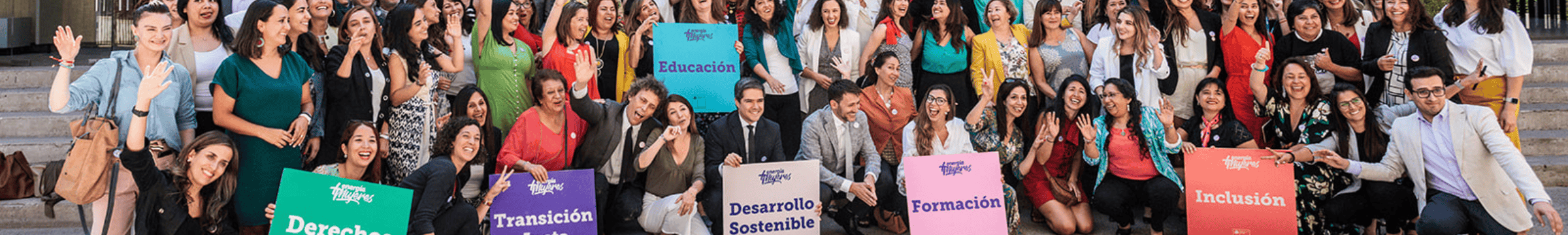 Mujeres de empresas que renuevan compromiso de energía más mujeres