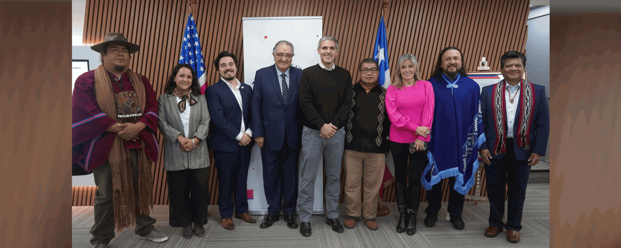 Participantes del encuentro de AmCham