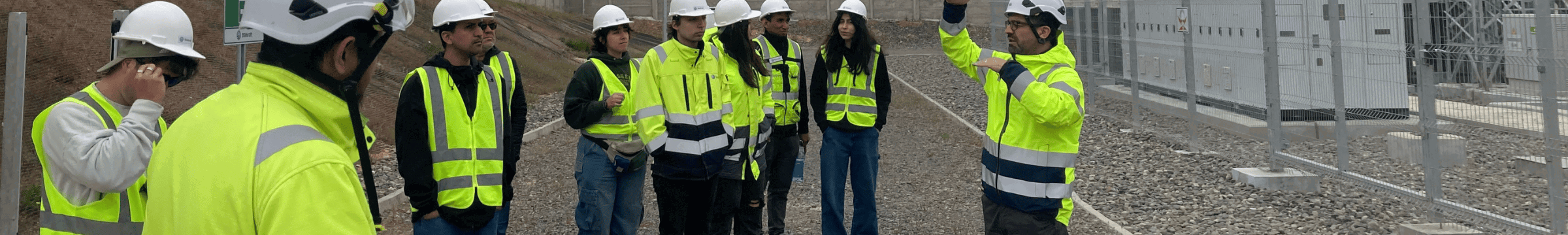 estudiantes en visita a parque eólico Litueche