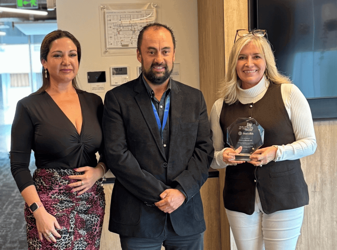 Mar&iacute;a Teresa Gonz&aacute;lez recibe el reconocimiento de parte de Mutual de Seguridad