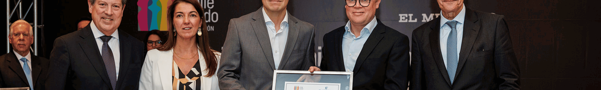 Statkraft recibiendo distinción por ser una organización que integra vida personal y trabajo