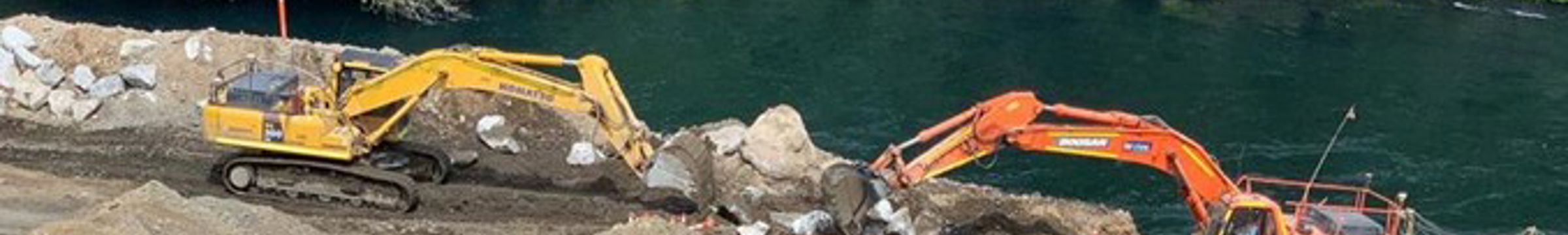Obras con retroexcavadoras en proyecto central hidroeléctrica Los Lagos de Statkraft 