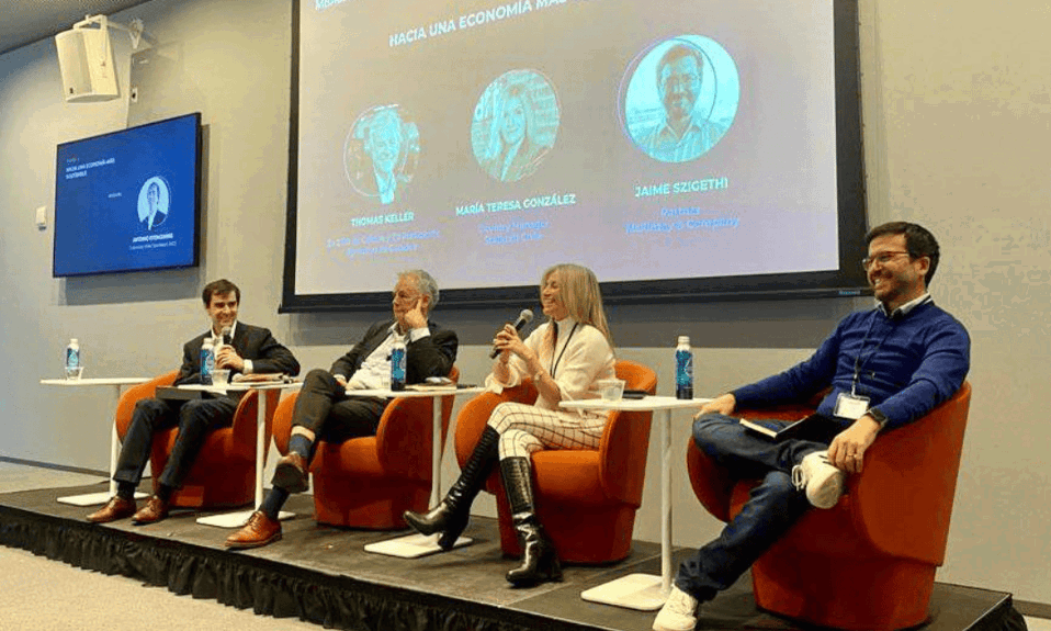 Maria teresa Gonzalez en panel MBA Chile