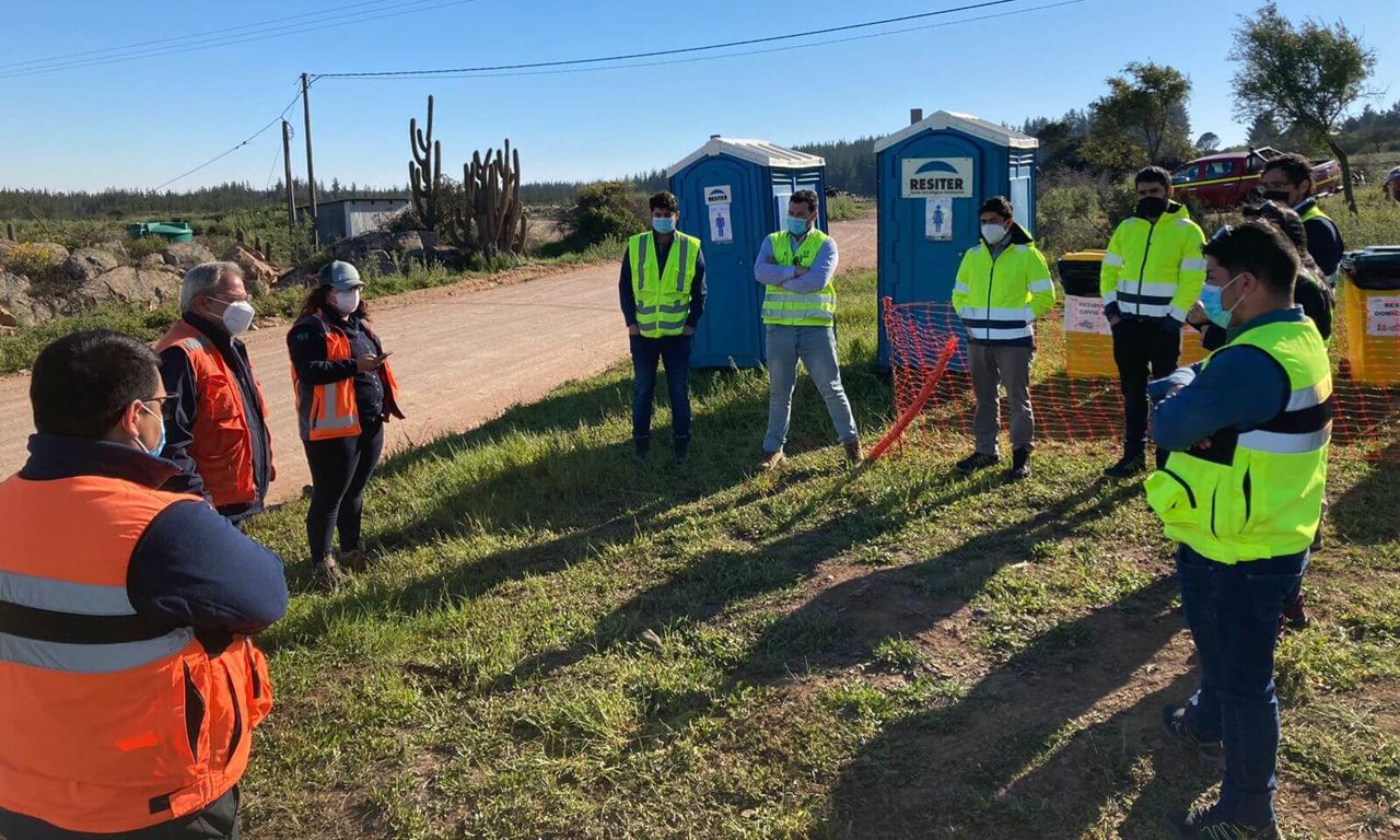 equipo en terreno se coordina