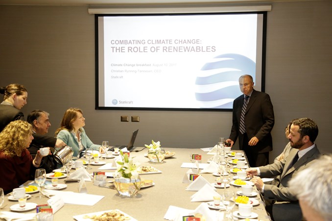 Presentación mesa de reuniones sobre cambio climático
