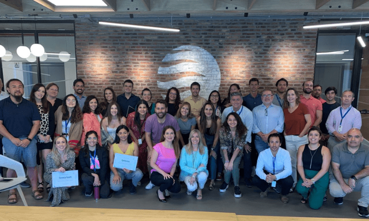 Foto grupal, equipo de diversidad e inclusión