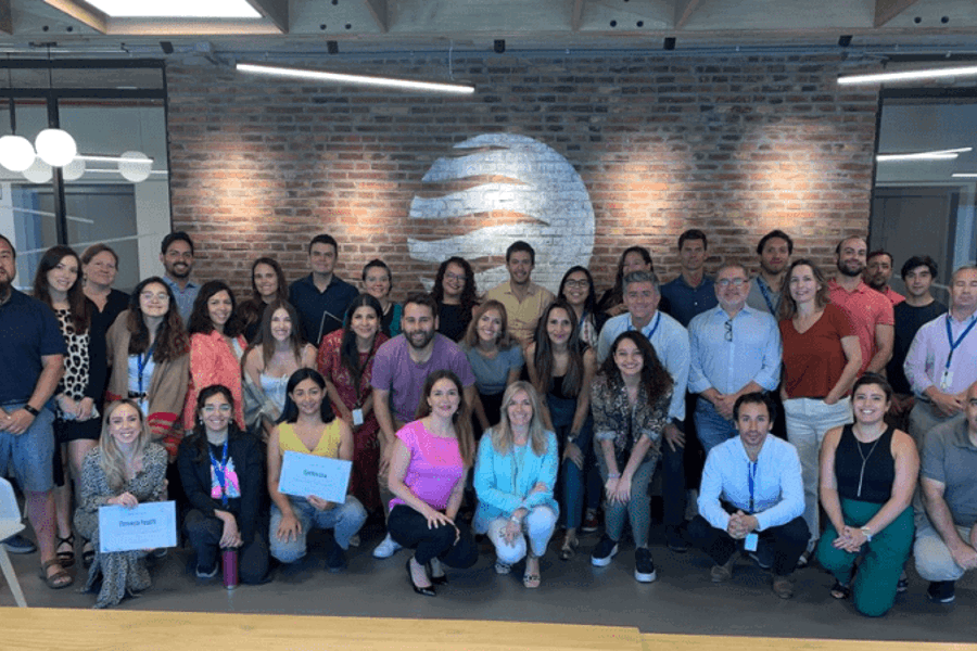 Foto grupal, equipo de diversidad e inclusión