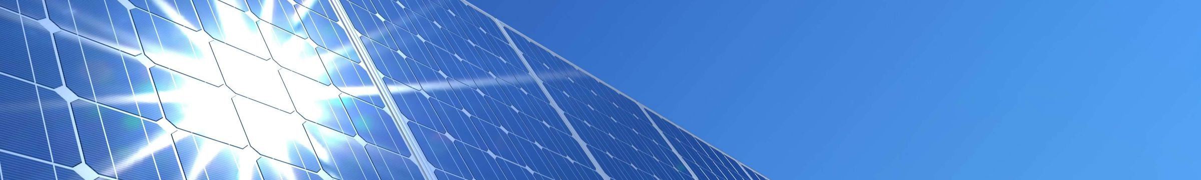 Reflejo del sol en panel fotovoltaico Statkraft