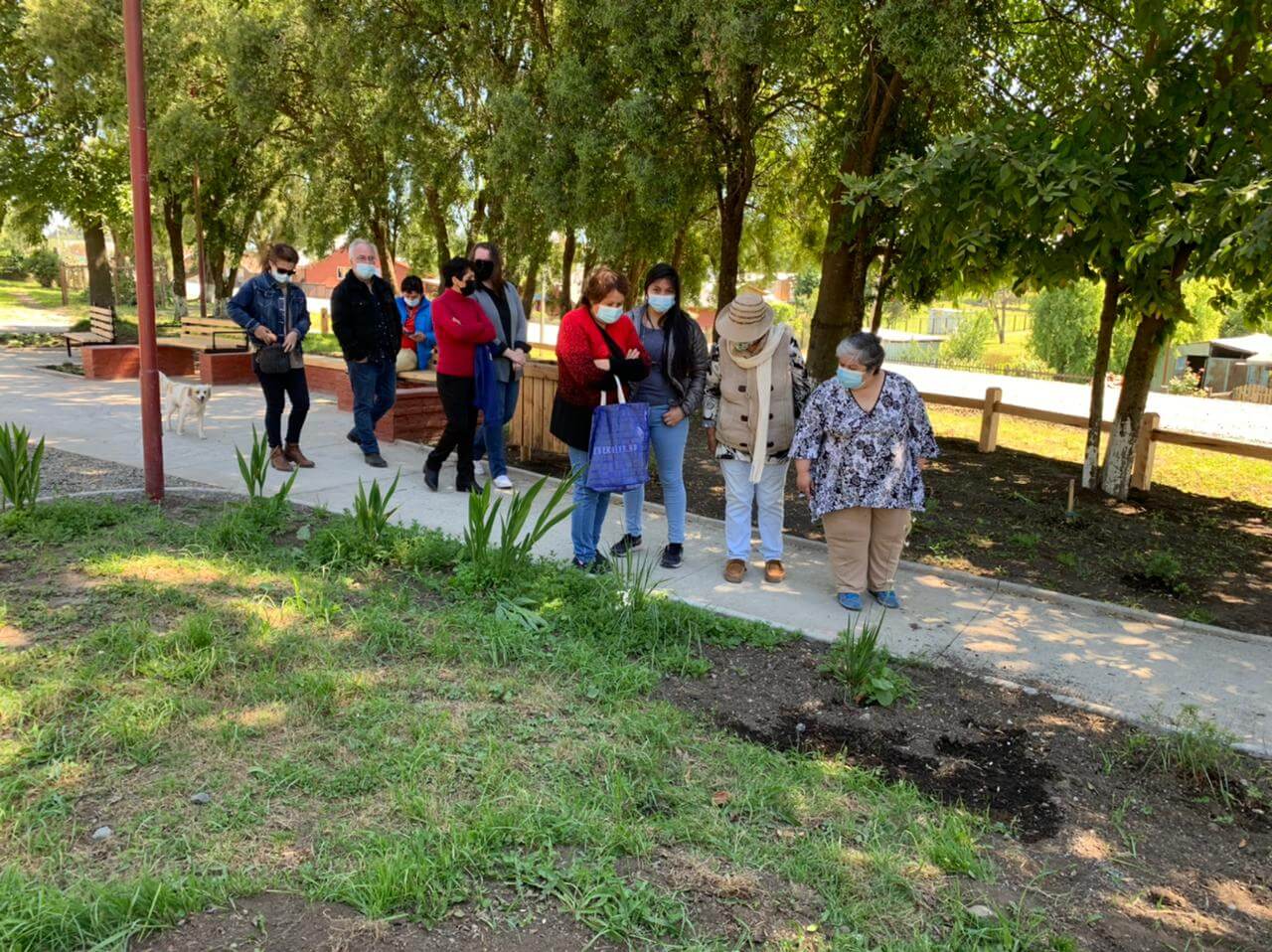 comunidad recorre plaza de Pilamiquén