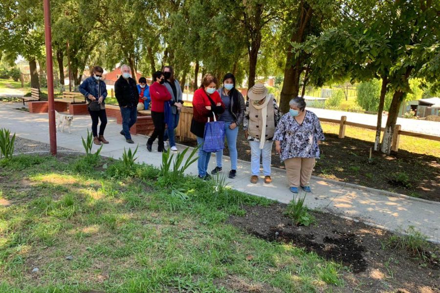 comunidad recorre plaza de Pilamiquén