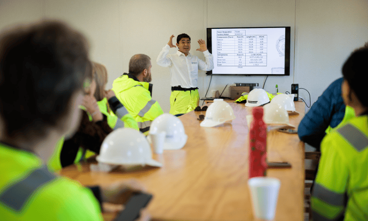 Personal del Seremi en sale de presentaciones