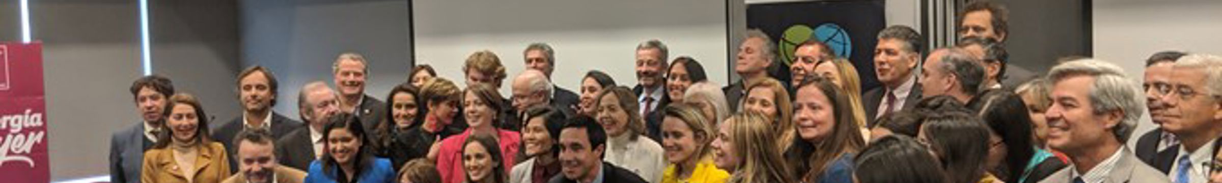 Fotografía de reunión programa Energía Más Mujer donde participa Statkraft en ministerio energía