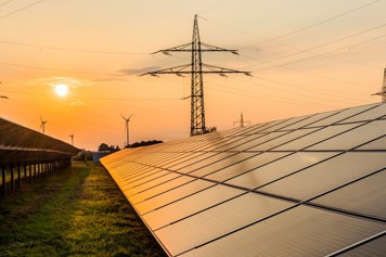Atardecer central energias renovables Statkraft panel solar