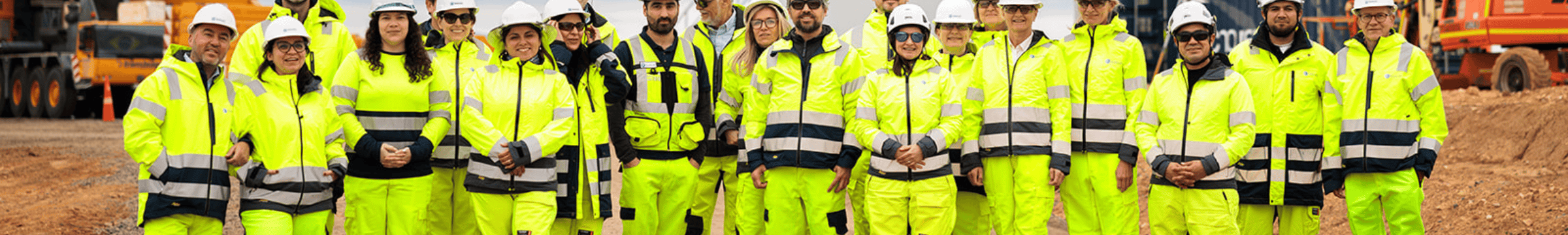 Equipo Statkraft instruidos con equipo de seguridad